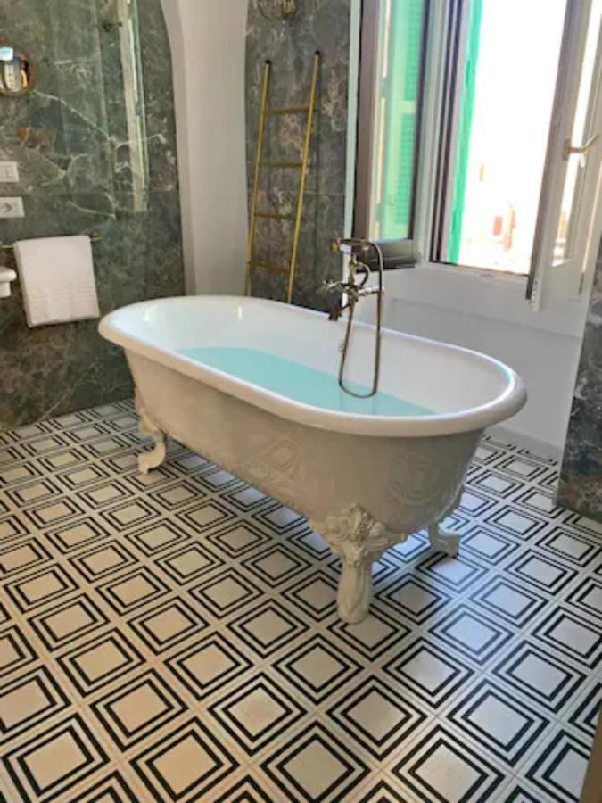 The Duchess'S View - New! Luxurious Flat In Historical Centre 115 Sq M, 3Min Walk To Cala Porto Beach And Private Parking Polignano a Mare Zewnętrze zdjęcie